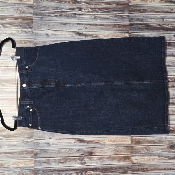 Banana Republic Dresses & Skirts - Banana Republic Denim Skirt Size 8